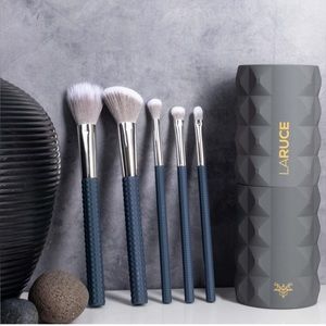 LARUCE BEAUTY Christine Set, 6 PC Set INCLUDES THE Storage Container & 5 BRUSHES